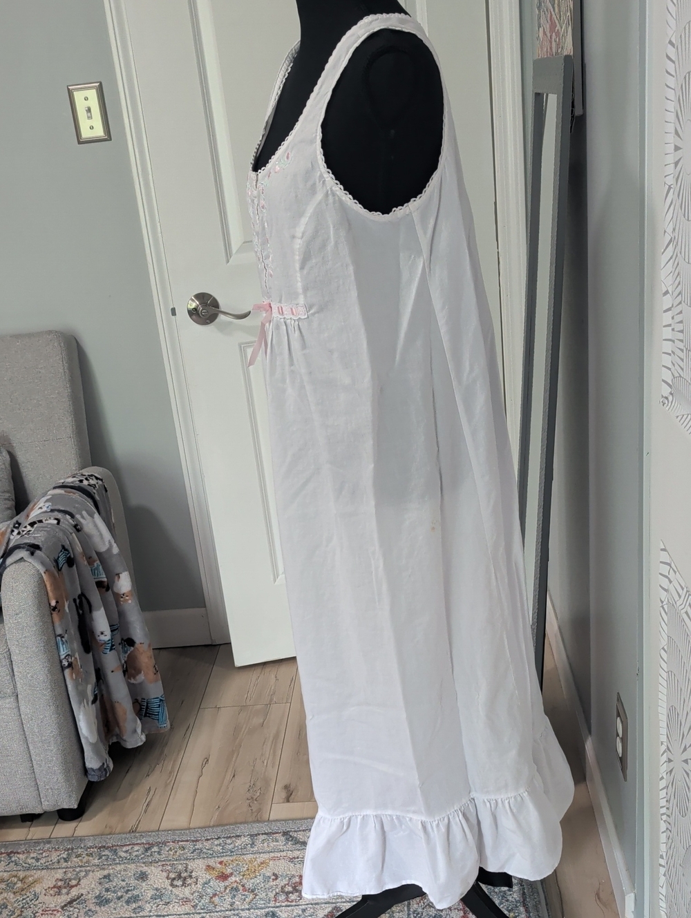White 100% Cotton Nightgown with Pink Embroidery - Picture 7 of 7